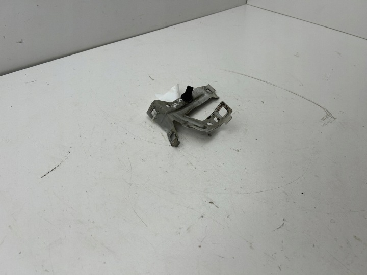 FIXATION GARDE-BOUE DROITE CÔTÉ BMW M3 F80 8055704