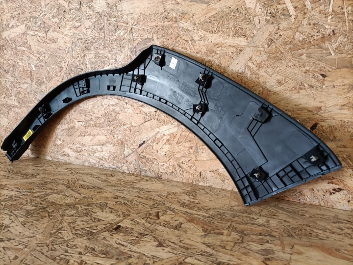 HYUNDAI KONA MOULURE GARDE-BOUE DROIT ARRIÈRE 87742-J9000