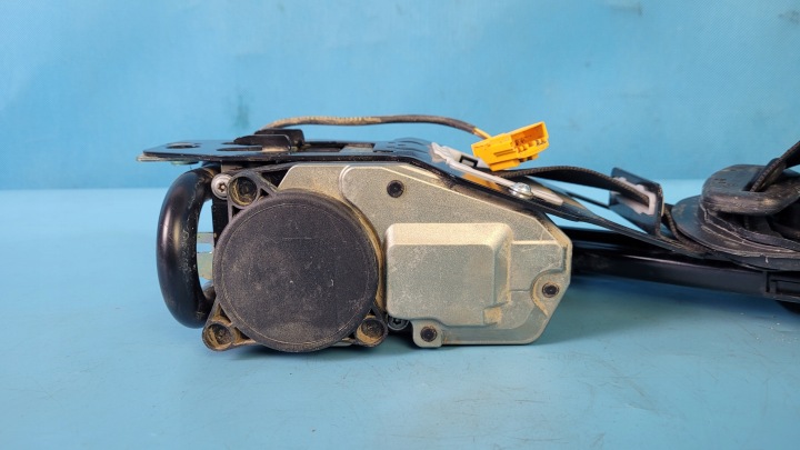 W205 CEINTURE DE SÉCURITÉ DROIT AVANT A2058606400