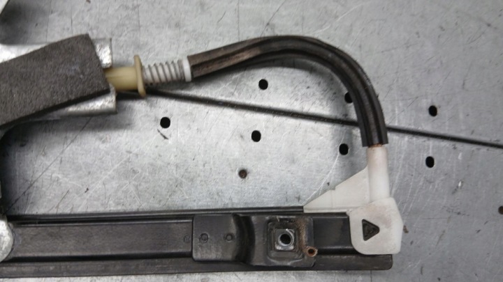 ÉLÉVATEUR DROIT AVANT SEAT IBIZA II 00R 1.4B