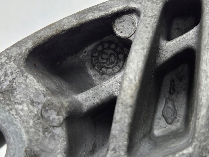 POIGNÉE ODBIJAK MOTEUR AUDI A6 C6 3.0 TDI 220KM BMK 04-08R. 4F0199343F