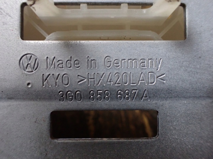 FIXATION POIGNÉE PLAFONNIERS PASSAT B8 BERLINE 16 2.0 DSG EUROPE 3G0858687A 7117