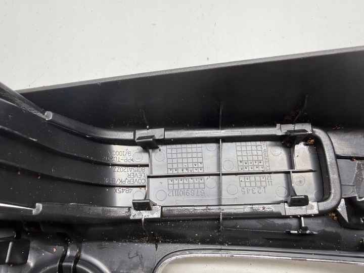 MITSUBISHI OUTLANDER III TUNNEL CENTRAL 8011B154
