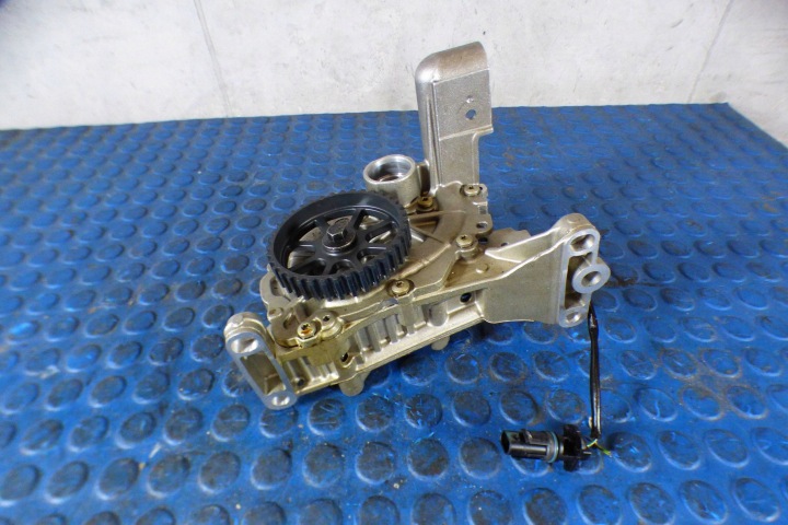 VOLVO V60 2.0 B POMPE HUILES HUILEUX 32240929 ST.BDB