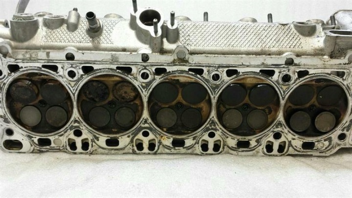 LEFT PISTON HEAD BMW E60 E61 M5 E63 E64 M6 V10 S85B50A 783384