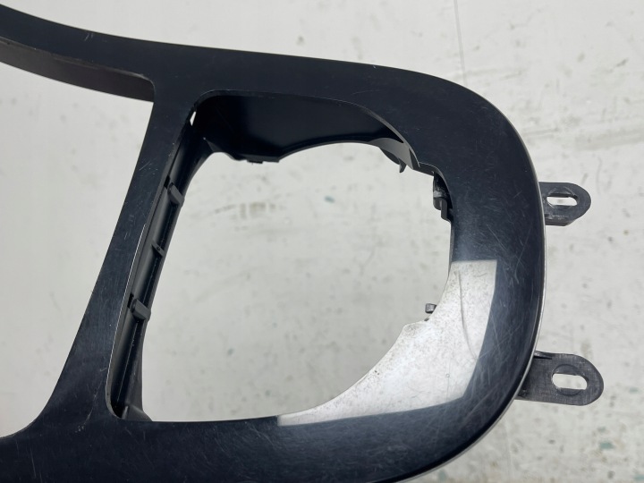 DÉCORATIVE REVÊTEMENT SUR CENTRALE CONSOLE MERCEDES E-CLASS W213 (SLADY