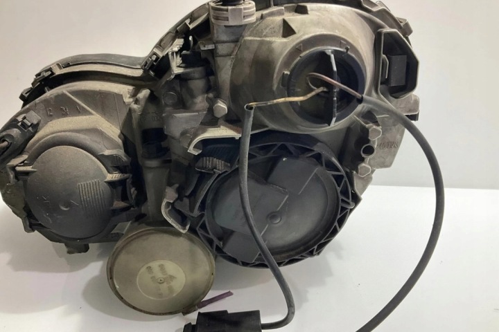 PHARE GAUCHE AVANT MERCEDES-BENZ C (W203) 0301166202 2.0L DIESEL 2003