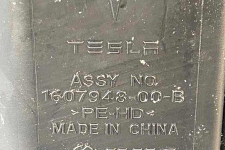 RÉSERVOIR LAVE-GLACES TESLA MODÈLE AVEC 160794800B ÉLECTRIQUE 2022