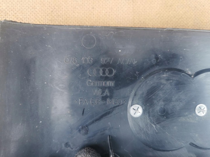 COUVERCLES COUVERCLE MOTEUR AUDI A6 C5 AVANT 2.4 V6 078103927
