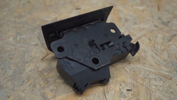 AUDI A3 8P SERRURE COUVERCLES DE COFFRE ARRIÈRE (949)