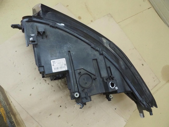 PROJECTEUR DROIT TIGUAN II LIFT LED 5NB941036G EUROPE