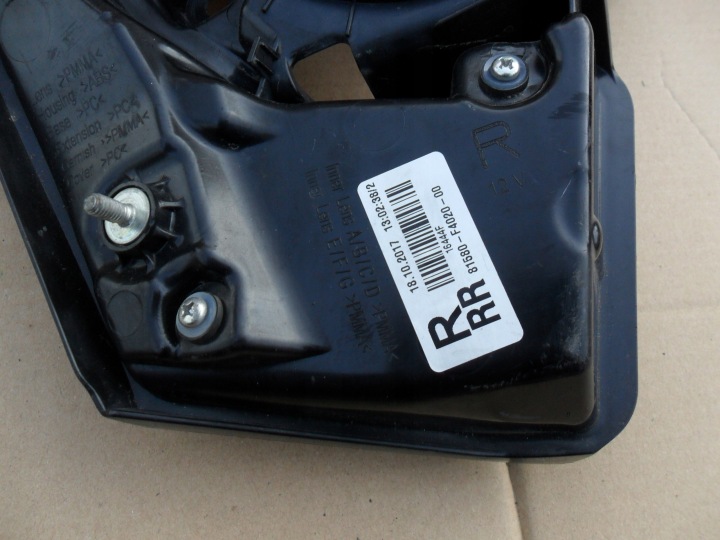 TOYOTA CHR DROITE PHARE ARRIÈRE LED 81580-F4020-00