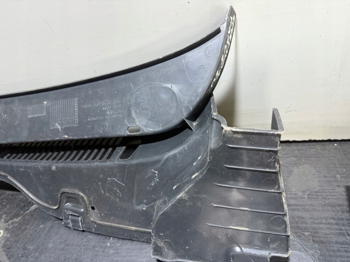 VW GOLF VII SPORTSVAN DOUBLURE DE PASSAGE DE ROUE PLASTIQUE REVÊTEMENT RAINURE EUROPE DROIT