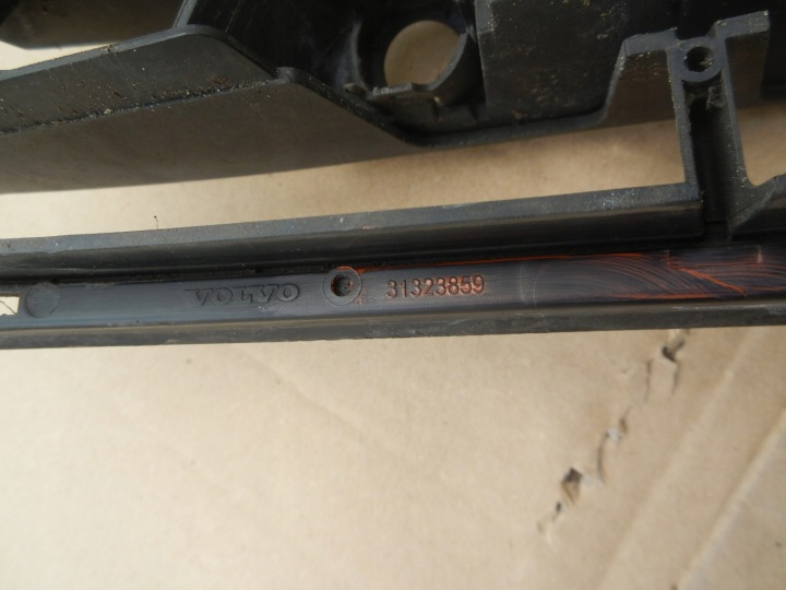 GRILLE CALANDRE PARE-CHOCS AVANT VOLVO V60 S60 II