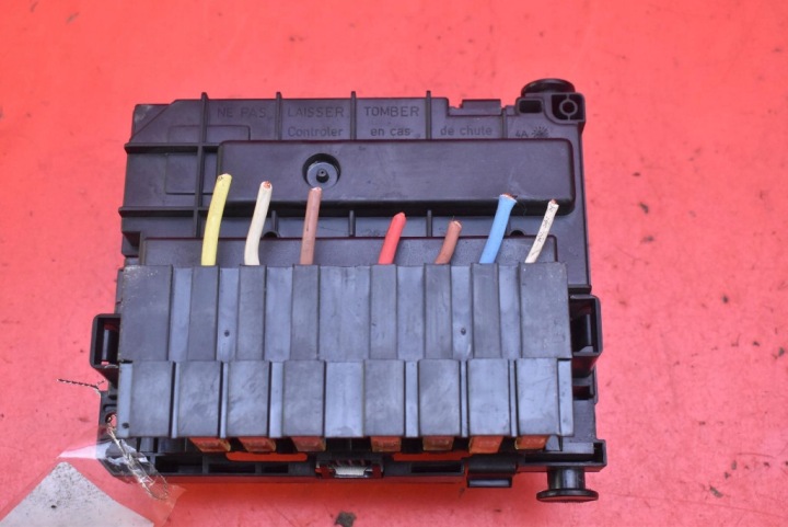 BOÎTE FUSIBLES BSM 9664705880 CITROEN C4 PICASSO 1 I 1.6 HDI 109 KM