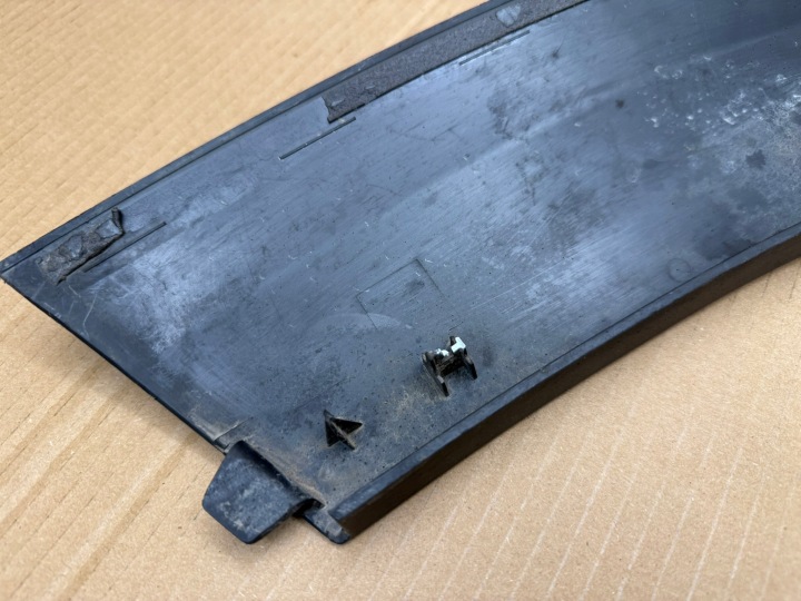 LAND ROVER DEFENDER MOULURE GARDE-BOUE AVANT GAUCHE AVANT L8BM-16A075-AB