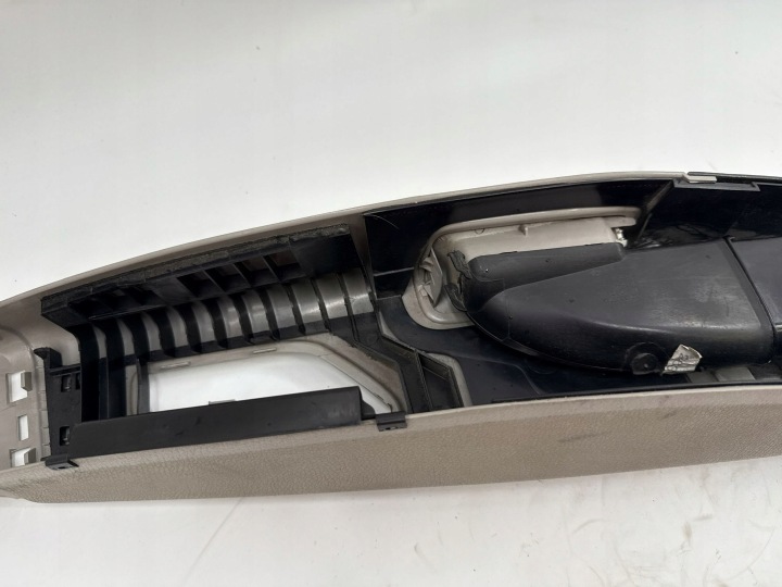 VOLVO S60 2004 GAUCHE CÔTÉ PROTECTION SUPÉRIEURE MONTANTS B