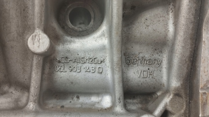 SUPPORT FILTRE HUILES 1.8-2.0 TFSI 06L903143D