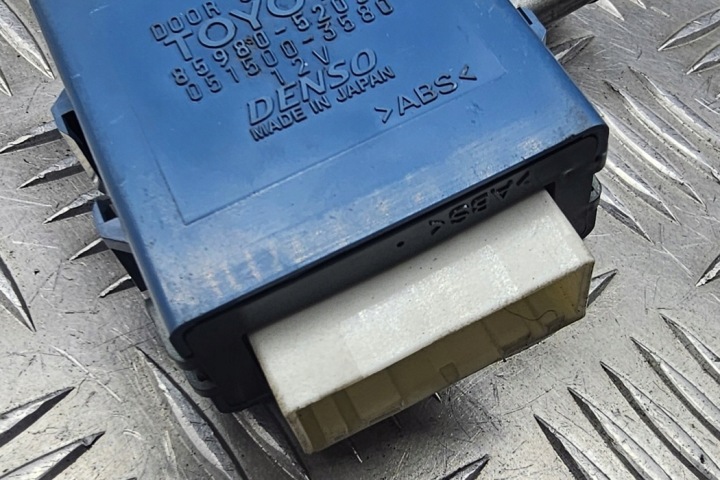 MODULE CENTRAL SERRURE TOYOTA YARIS (_P1_) 8598052051 1.3L GASOLINE 64KW