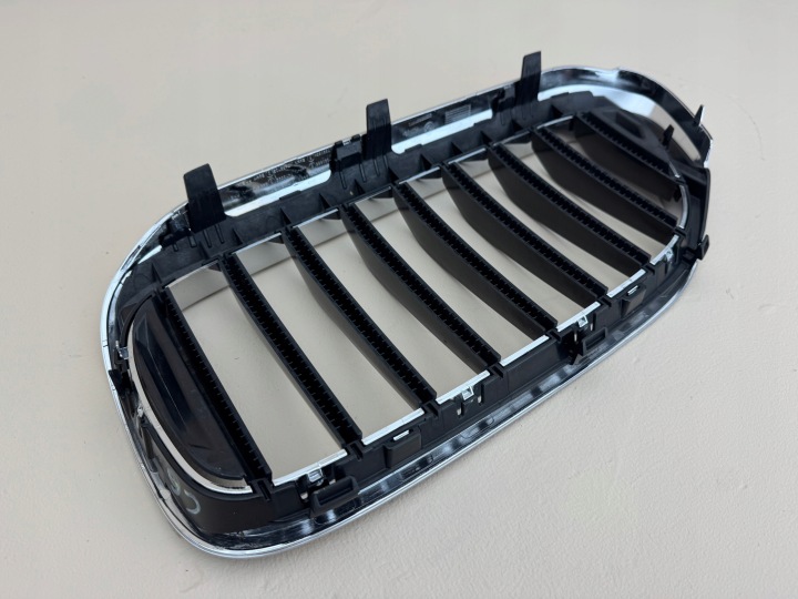 BMW 5 V G30 G31 17R- RÉSERVOIR GRILLE CALANDRE GRILLE DE RADIATEUR DROITE 51138070470