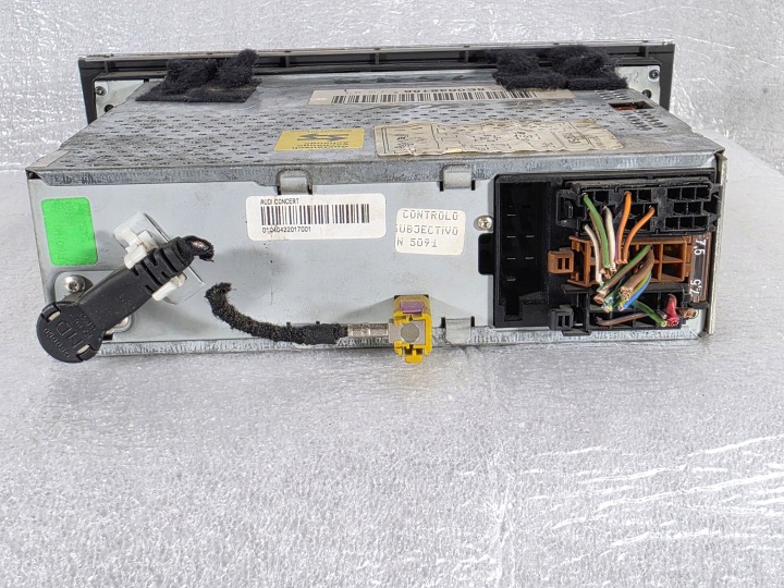 AUDI A4 B6 RADIO D'USINE AUDI CONCERT 8E0035186 AVEC CODE