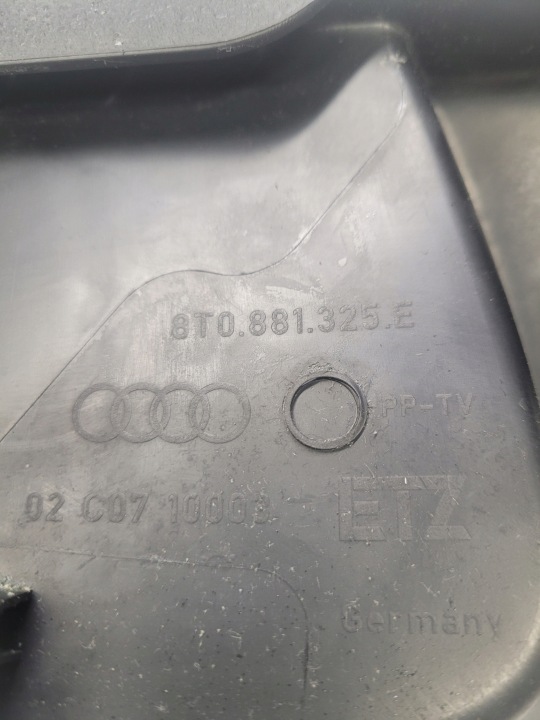 PROTECTION BOUCHON SIÈGES GAUCHE AUDI A4 A6 8T0881325E