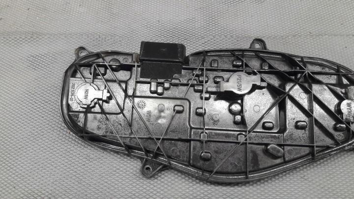 20203501 DOUILLE D'AMPOULE GAUCHE ARRIÈRE VW T6