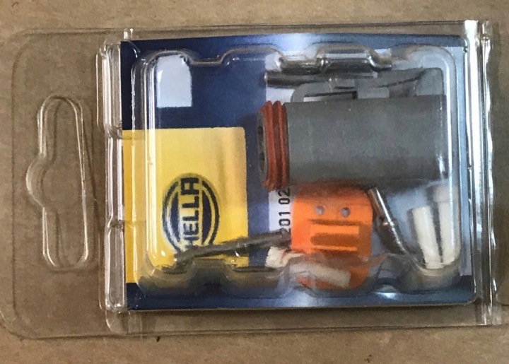 HELLA KGAA HUECK CO. HELLA 1AL 012 758-101 DE/LED