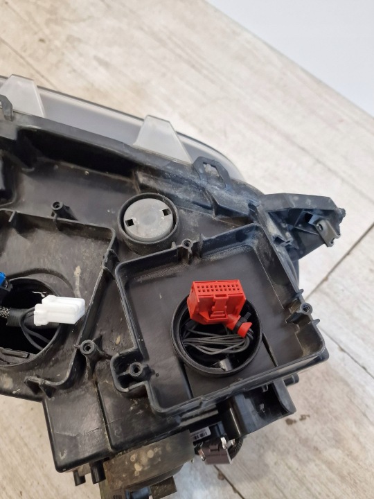 VW AMAROK LIFT PHARE GAUCHE AVANT AVANT XÉNON 2H3941031