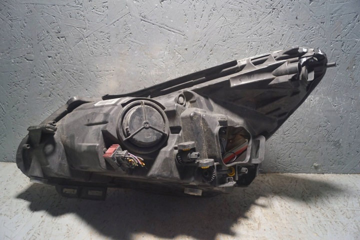 OPEL CORSA D LIFT PHARE DROIT AVANT (S2134) UK