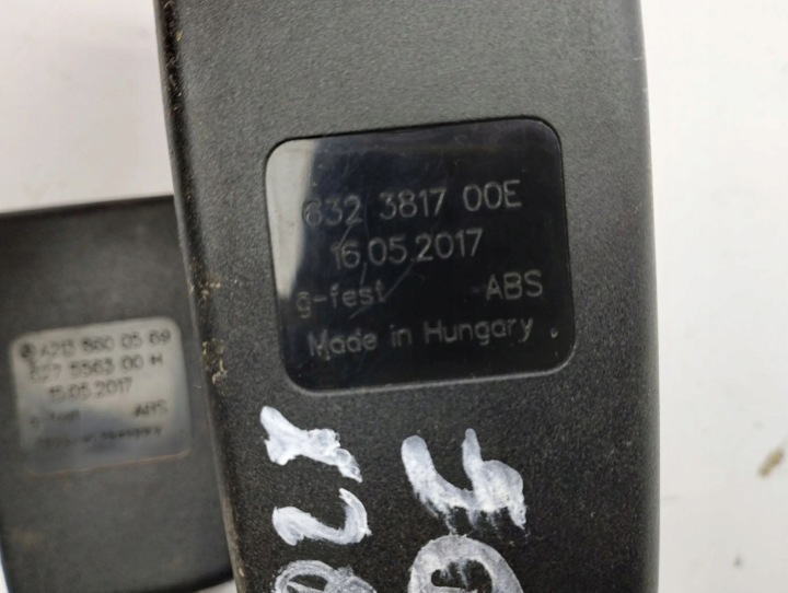 MERCEDES-BENZ E W213 AGRAFE COURROIE ARRIÈRE 2017 A2138600569