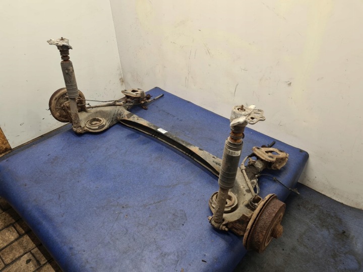OPEL CORSA D 1.2B POUTRE SUSPENSIONS ARRIÈRE 3D