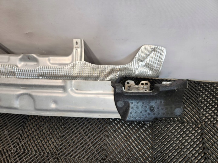 PORSCHE 718 CAYMAN 982 – POUTRE PARE-CHOCS ENSEMBLE