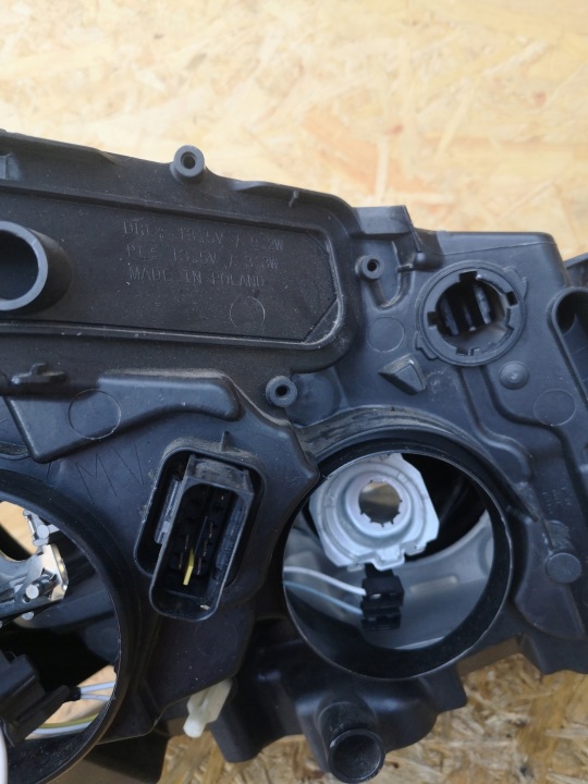 PEUGEOT 208 I LIFT PHARE GAUCHE AVANT LENTILLE 9810805780