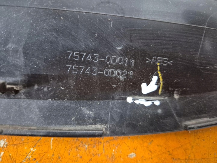 TOYOTA YARIS II 05-11 MOULURE PORTES ARRIÈRE ARRIÈRE DROITE 757430D010