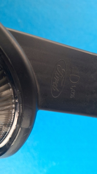 FORD FIESTA MK8 PHARE GAUCHE ORDINAIRE EUROPE EN BON ÉTAT