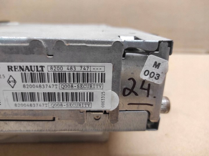 RADIO CHANGEUR DISQUES CD RENAULT ESPACE IV 8200483747