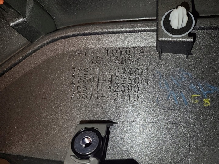 TOYOTA RAV 4 V 19- MOULURE CACHE COUVERCLES DE COFFRE COUVERCLES DE COFFRE 76801-42280, 7681142430