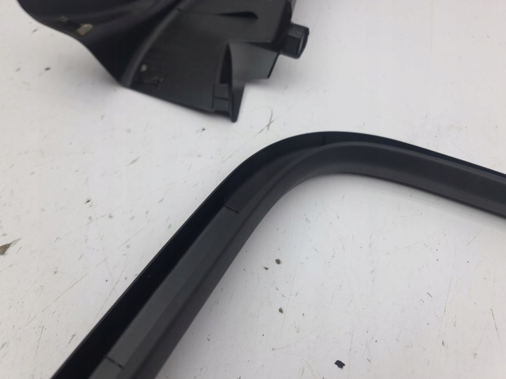 AUDI A4 S4 B9 2017 MOULURE VITRES ARRIÈRE 8W9867671