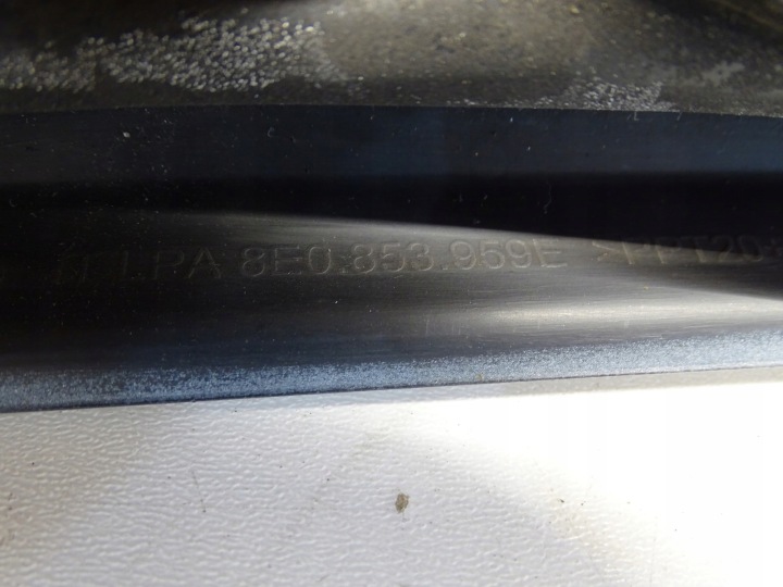 MOULURE PORTES GAUCHE AVANT AUDI A4 B7 SEAT EXEO 3R LY7W 8E0853959E