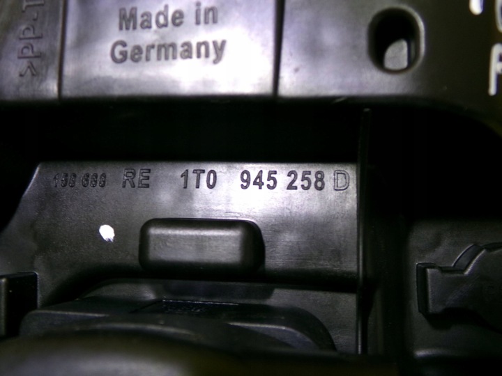 DOUILLE D'AMPOULE ARRIÈRE DROIT ARRIÈRE VOLKSWAGEN TOURAN I 2004 1T0945258D NR240