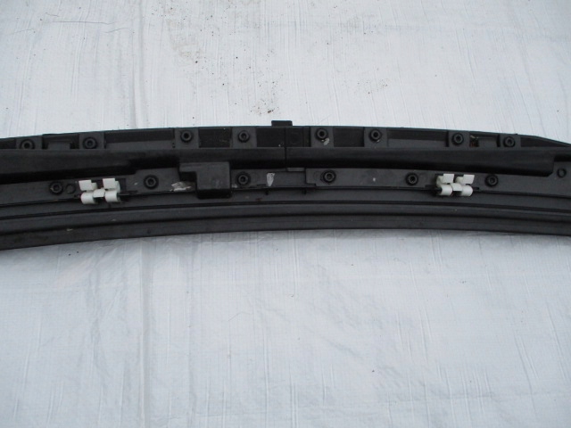 RENAULT MODUS DOUBLURE DE PASSAGE DE ROUE SUPÉRIEUR 8200213680