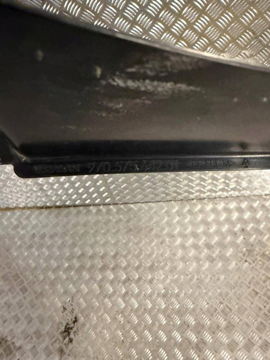 CANAL AIR DROIT DODATKOWEJ RADIATEUR PORSCHE PANAMERA 97057564201