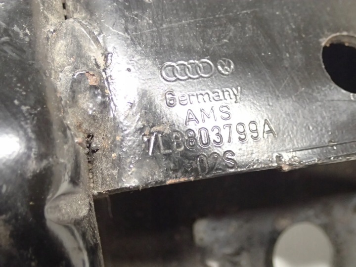 VW AUDI FIXATION RENFORCEMENT SUPPORT TRAVERSE 7L8803799A
