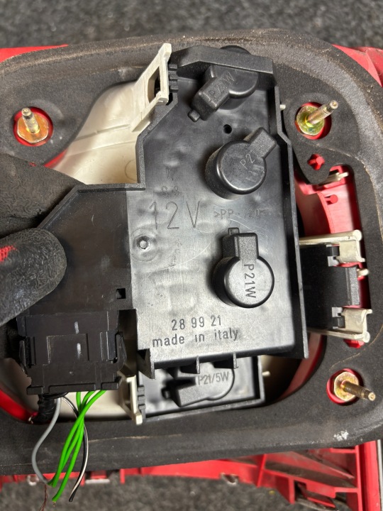 PHARE GAUCHE ARRIÈRE AUDI A4B5 LIFT BERLINE 289921