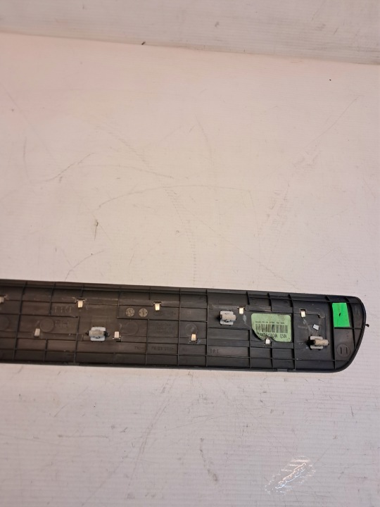 MOULURE SEUIL DROIT AVANT KIA SPORTAGE IV 85884-F1500