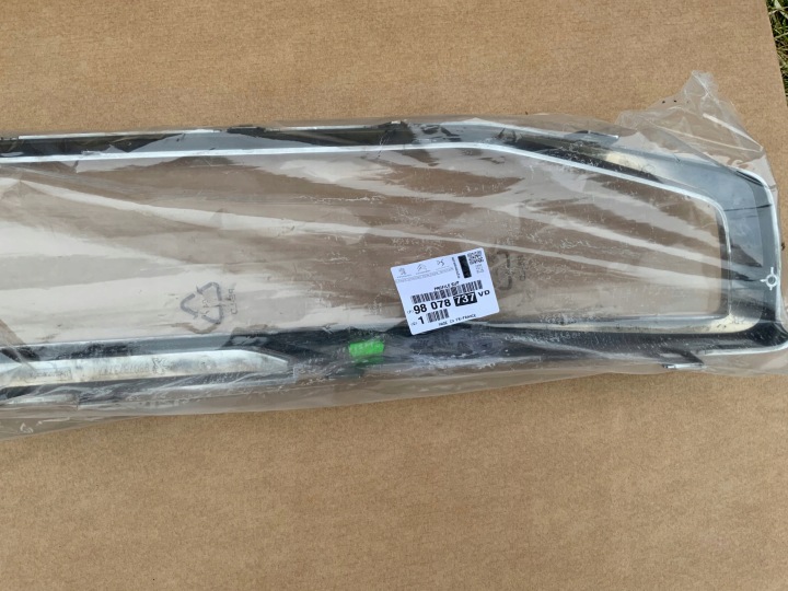 CHÂSSIS GRILLE DE RADIATEUR DROIT 508 I