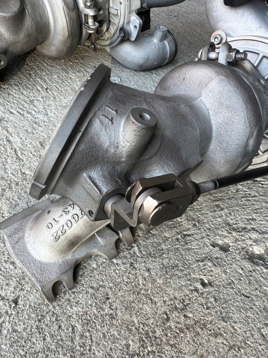 ENSEMBLE TURBOCOMPRESSEUR MERC M276 3.0 V6 BITURBO – A2760901525 A2760903280