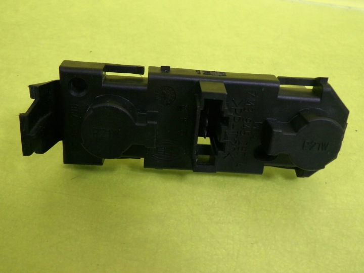 DOUILLE D'AMPOULE DROIT ARRIÈRE SEAT ALHAMBRA 7M3945257 A NR438