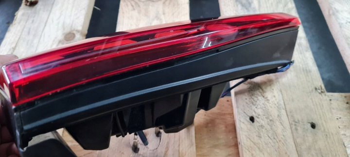 S3 8Y A3 LIFT PHARE LED GAUCHE GAUCHE ARRIÈRE DANS COUVERCLE DE COFFRE 25R 8Y0945307A